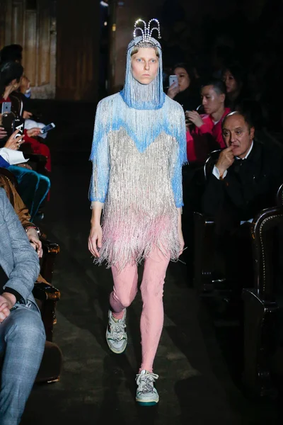 Look 28